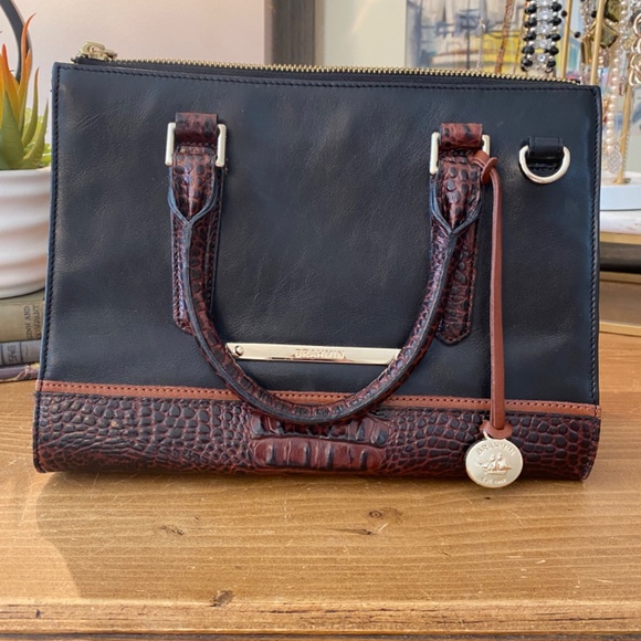 Beautiful Brahmin Handbag with Gold Hardware - Picture 8 of 14